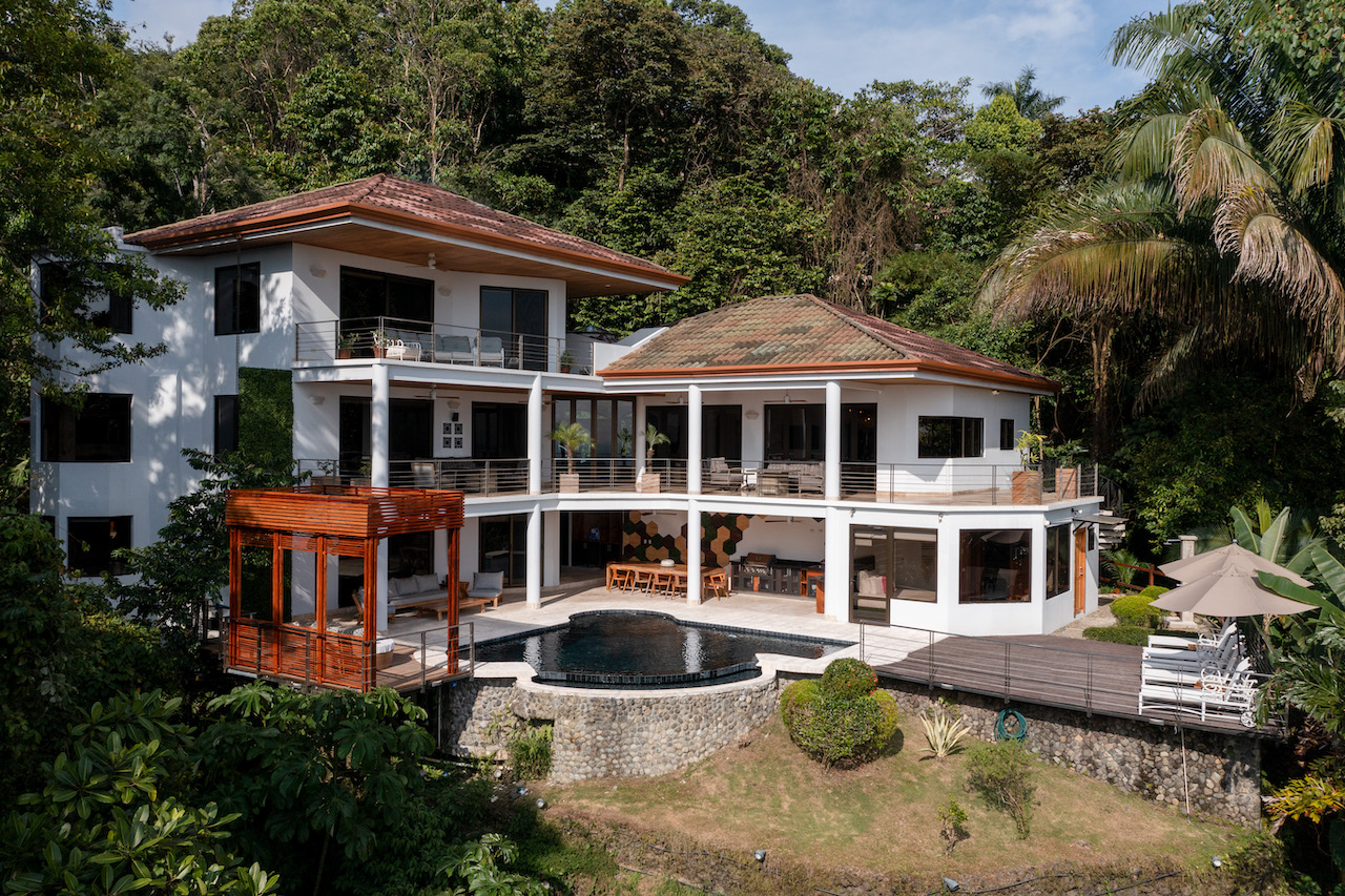 photo of Casa Anjali - luxurious stay in the middle of nature