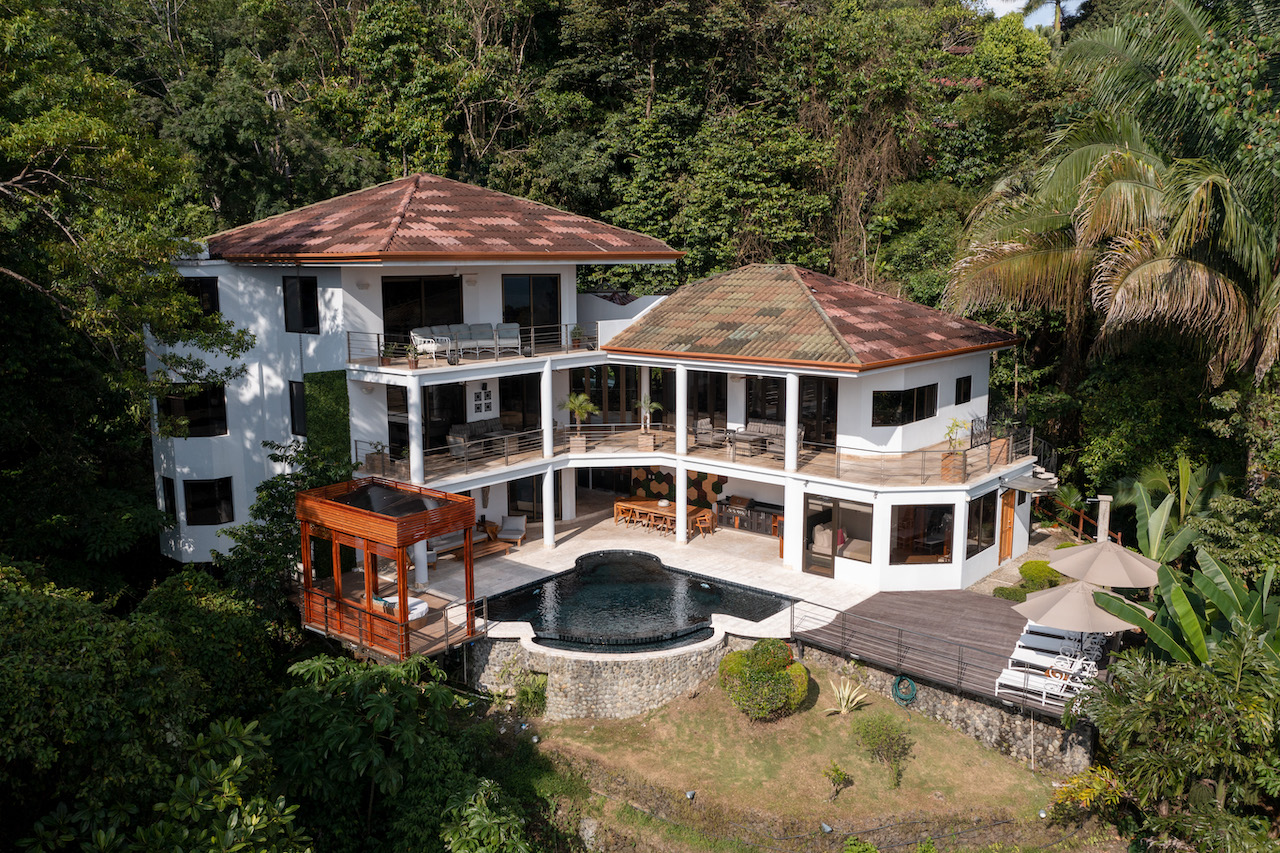 photo of Casa Anjali - luxurious stay in the middle of nature